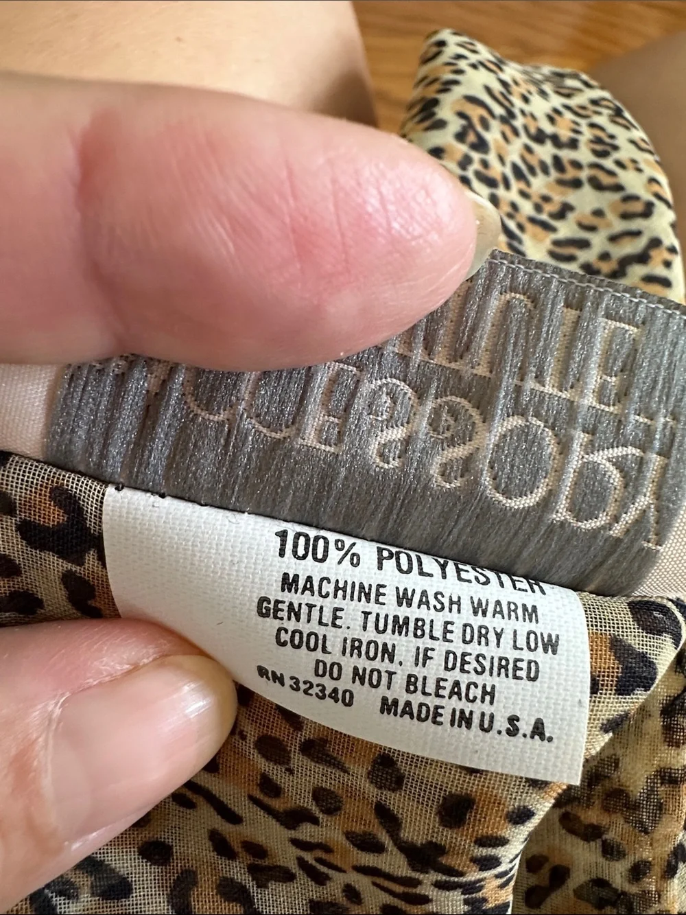 Vintage 80s Accessory‎ Institute Leopard Print Button-Front Polyester Scarf
